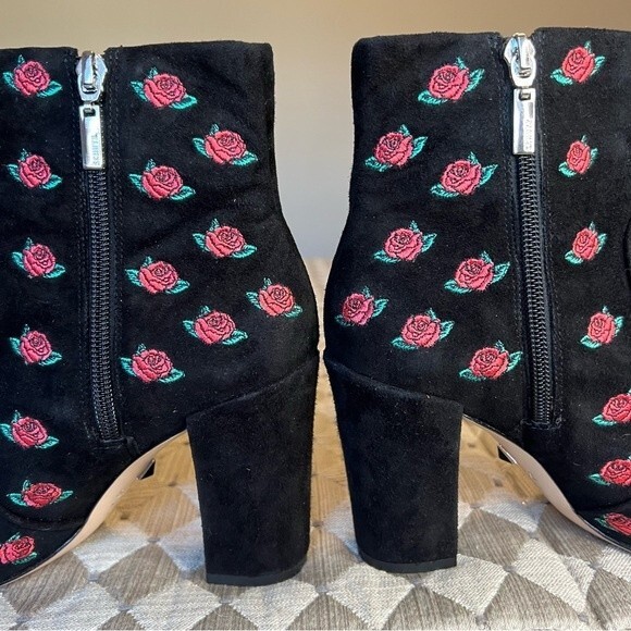 Schutz Black Suede Ankle Boots Booties w/ Embroidered Red Roses & Zip Women’s 6 - Picture 11 of 15